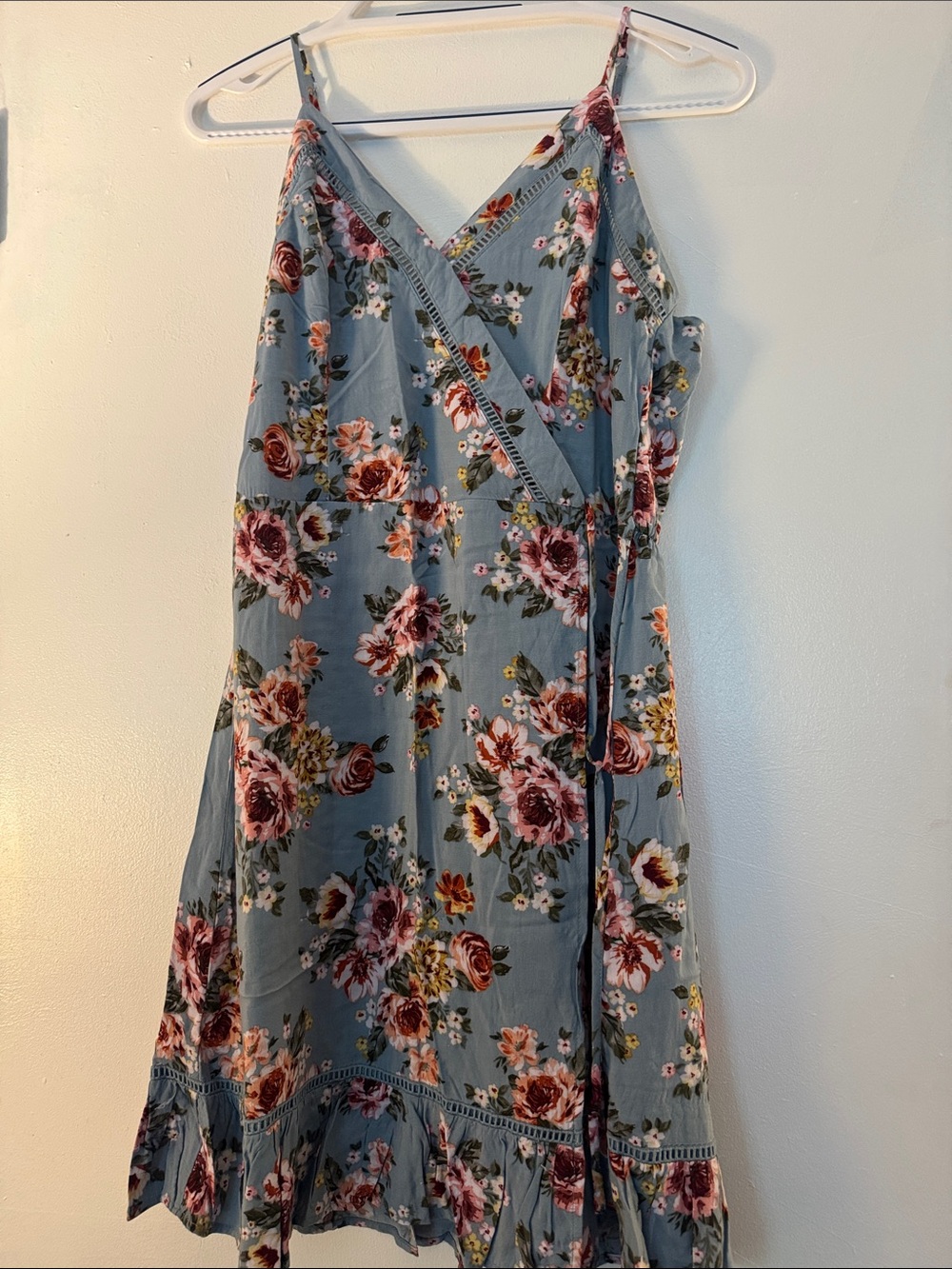 Sleeveless Floral Wrap Dress in Soft Green / Blue